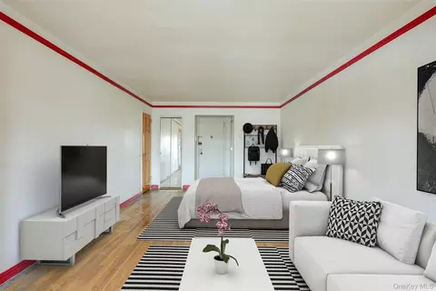 6395 Austin St #5C, New York, NY 11374