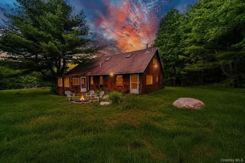 101 Red Star Rd, Wawarsing, NY 12435