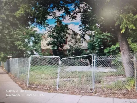 24-31 Francis Lewis Blvd, New York, NY 11357 photo 4