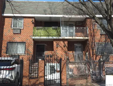 863 Home St, New York, NY 10459