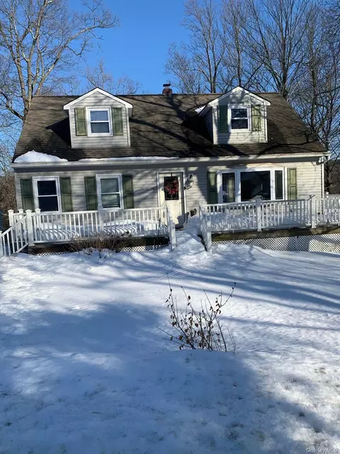 10 Maplewood Rd, Highland Mills, NY 10930