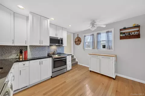 Entry Way - 19 Forest Ave, Ossining, NY 10562 photo 2 of 4