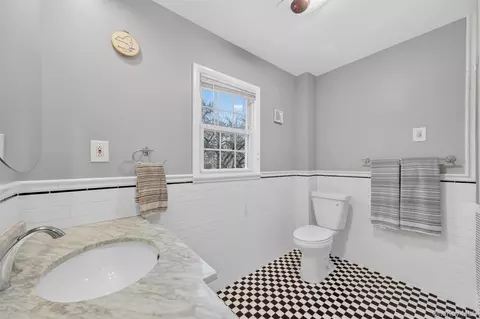 Bath - 19 Forest Ave, Ossining, NY 10562 photo 3 of 4