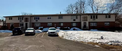 606 Parr Meadow Dr #6F, Newburgh, NY 12550