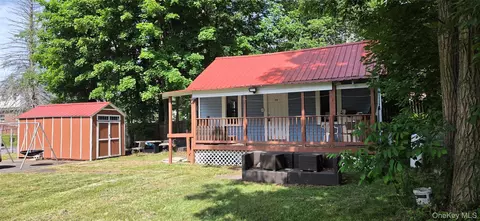 22 Smith St, Thompson, NY 12701