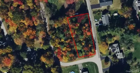 195 Sunset Dr, East Fishkill, NY 12590
