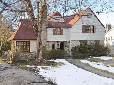 65 Howell Ave, Larchmont, NY 10538