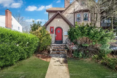 22 Fairview Blvd, Hempstead, NY 11550