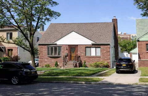4552 196th St, Flushing, NY 11358