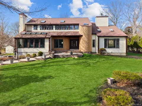 3 Indian Valley Rd, Setauket, NY 11733