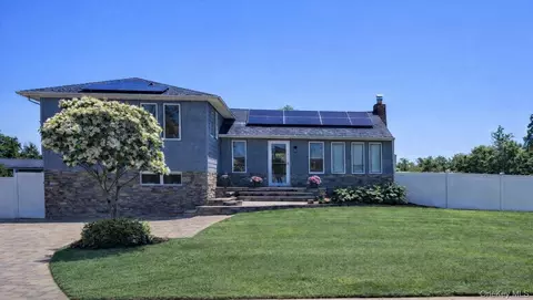3938 Arthur Ave N, Seaford, NY 11783