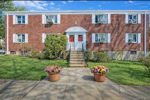 224-24 Manor Rd #UPPER, New York, NY 11427