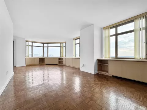 11201 Queens Blvd #18C, New York, NY 11375