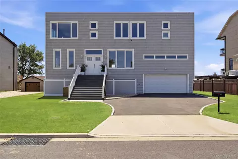 298 W Lido Promenade, Lindenhurst, NY 11757