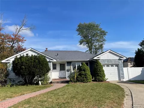 1115 Agnes Ct, Valley Stream, NY 11580