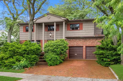 740 Kearny Dr, Valley Stream, NY 11581