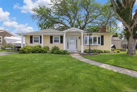 25 Dolphin Rd, East Quogue, NY 11942
