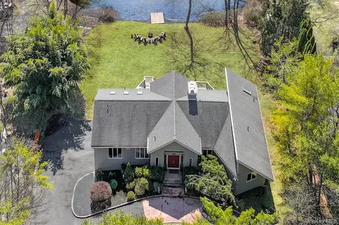 286 S Mountain Rd, Clarkstown, NY 10956