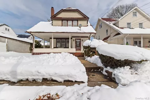 18811 Dormans Rd, New York, NY 11412