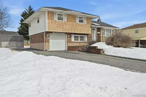 23 Shirley Ct, Commack, NY 11725