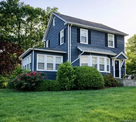 16 Robin St, Ossining, NY 10562