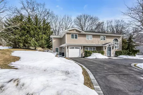 54 Valleywood Rd, Commack, NY 11725