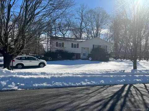 35 Fessler Dr, Ramapo, NY 10977