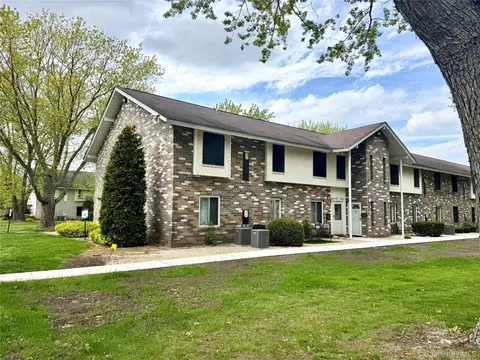 1 Aspen Ct #1, Coram, NY 11727