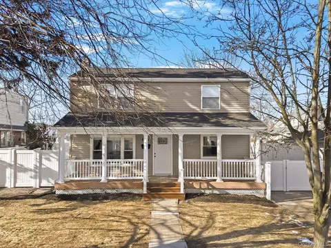 2409 Lindy Rd, Westbury, NY 11590