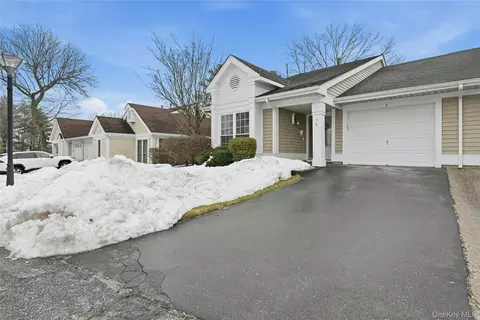 2 Kismet Ct, Ridge, NY 11961