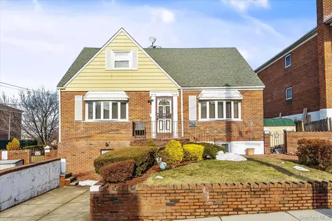5739 78th St, New York, NY 11379