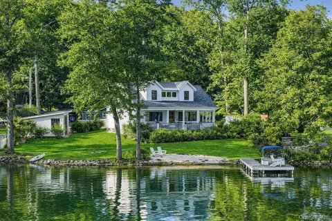 33 Brook Ave, Beekman, NY 12533