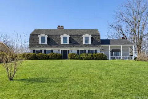 40 Ireland Dr, Arlington, NY 12603