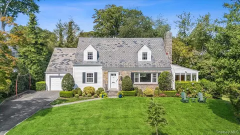 6 Rockwood Dr, Larchmont, NY 10538