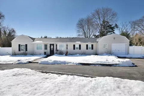 62 Bayside Ave, Amityville, NY 11701