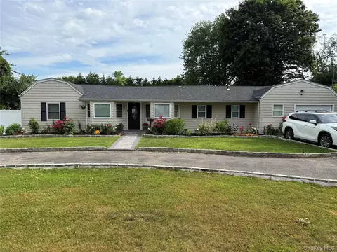 62 Bayside Ave, Amityville, NY 11701