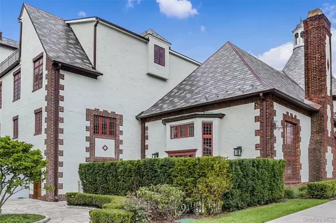 2 Weaver St #12, Scarsdale, NY 10583