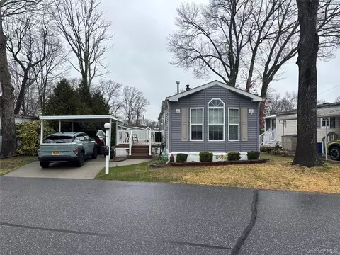 1661 Old Country Rd #69, Riverhead, NY 11901