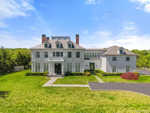 16 Taylor Rd, New Castle, NY 10549