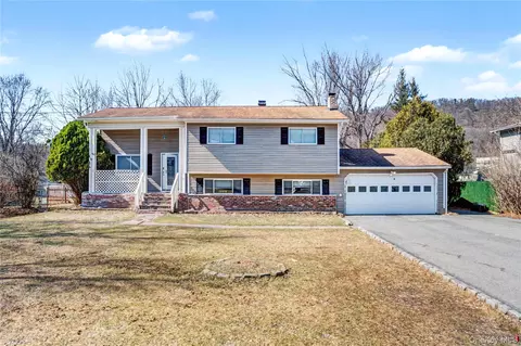46 Merriewold Ln N, Monroe, NY 10950