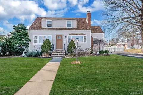 1972 Russell St, Bellmore, NY 11710