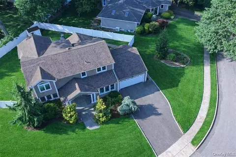 35 Moss Ln, Jericho, NY 11753