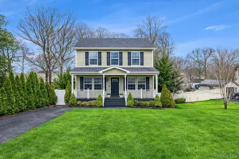 7 Freeman Ave, Nesconset, NY 11767