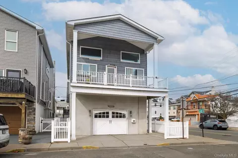 105 Virginia Ave, Long Beach, NY 11561