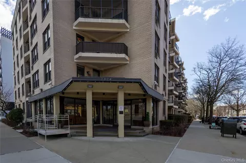 1874 Pelham Pkwy S #3B, New York, NY 10461