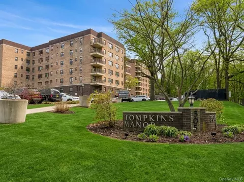 505 Central Ave #618, White Plains, NY 10606