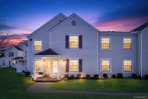 348 Artist Lake Dr, Middle Island, NY 11953