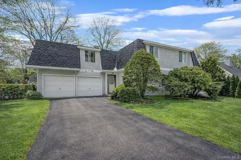 22 Meyer Ln, Medford, NY 11763