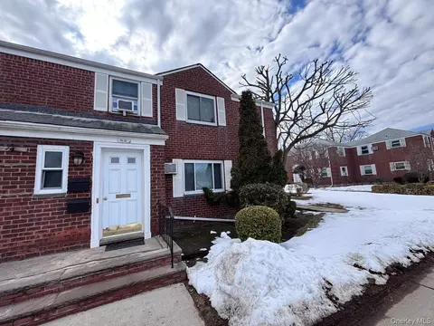 75-32 263rd St #41B61, Glen Oaks, NY 11004
