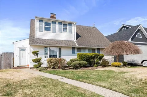 38 Celestial Ln, Levittown, NY 11756